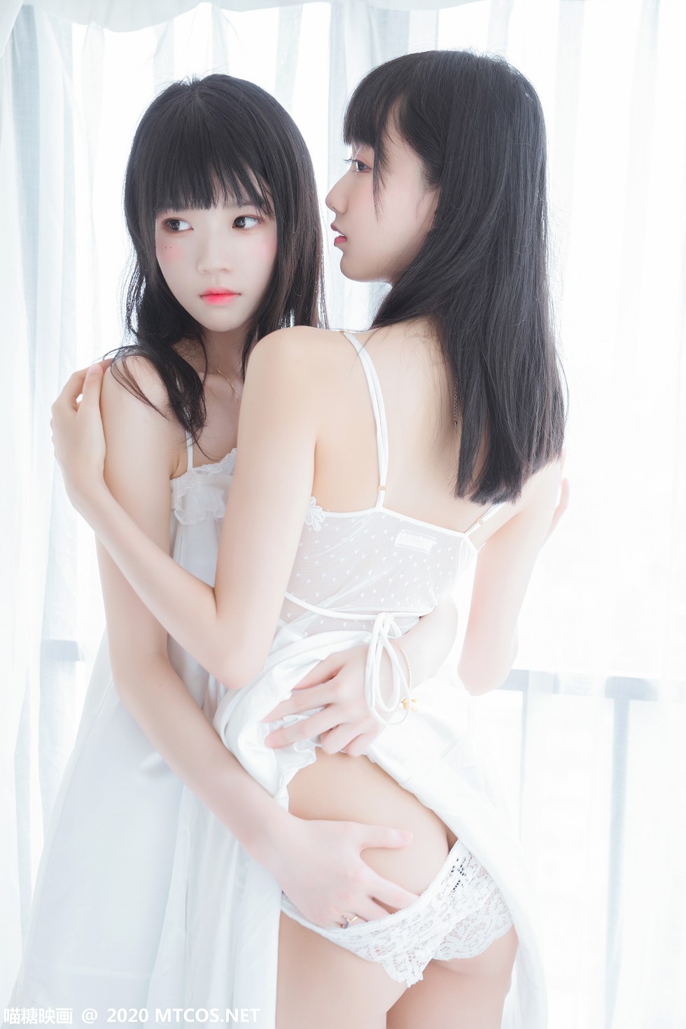 [喵糖映画]Vol.173_白色长裙性感姐妹花私房床上白色蕾丝内裤女同系列诱惑写真54P