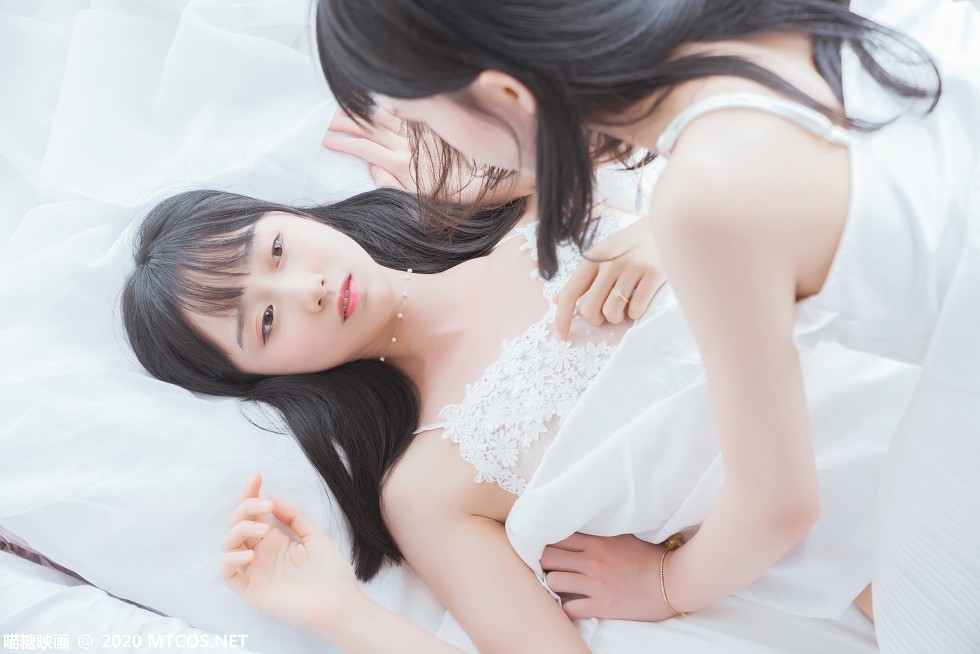 [喵糖映画]Vol.173_白色长裙性感姐妹花私房床上白色蕾丝内裤女同系列诱惑写真54P