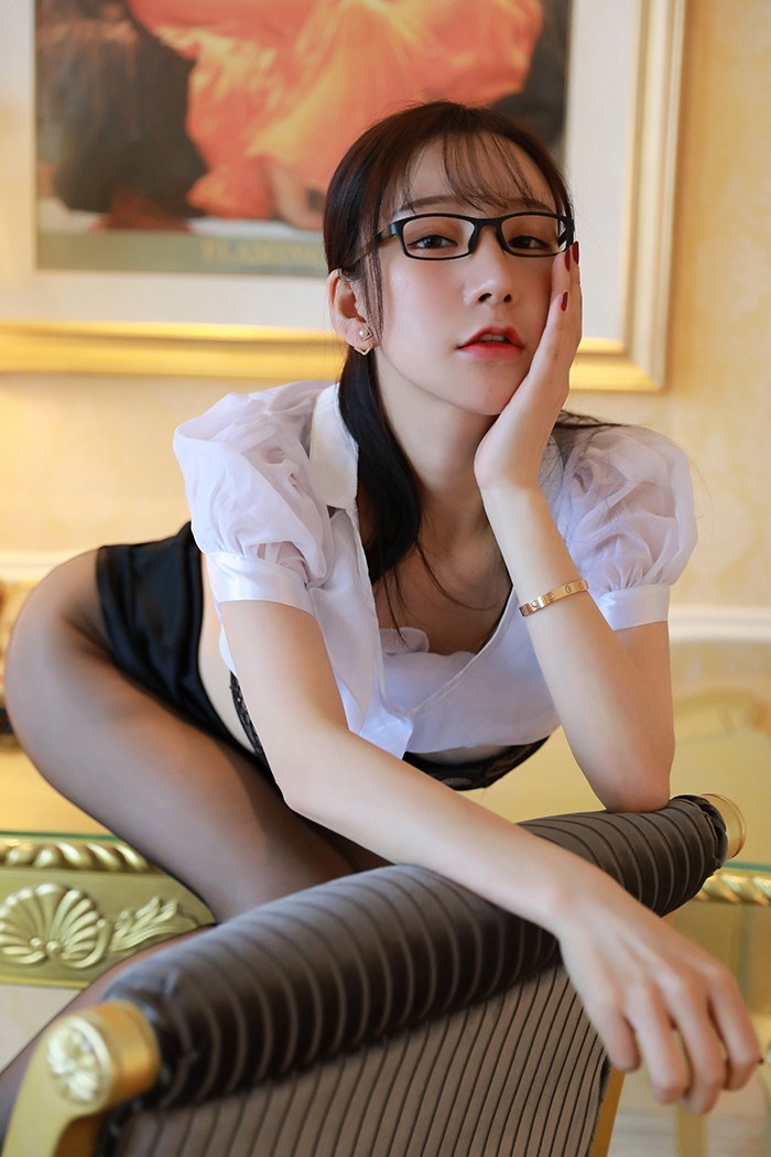 漂亮秘书周于希黑丝翘臀酥胸饱满(图18)