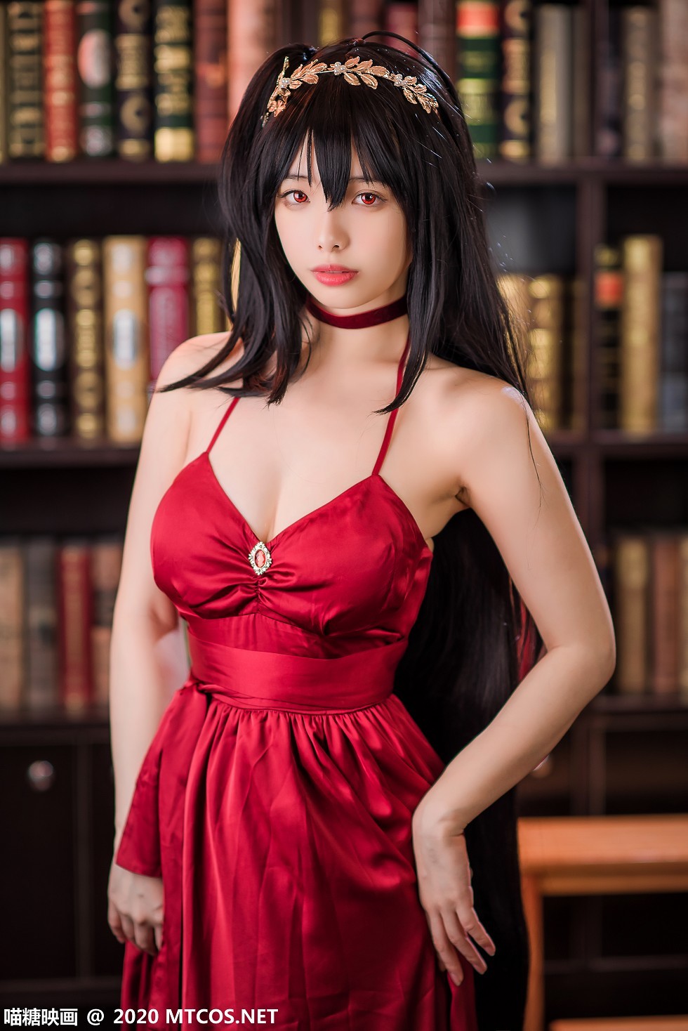 [喵糖映画]Vol.183_大凤礼服妹子私房撩裙露吊带黑丝袜秀完美身材诱惑写真38P