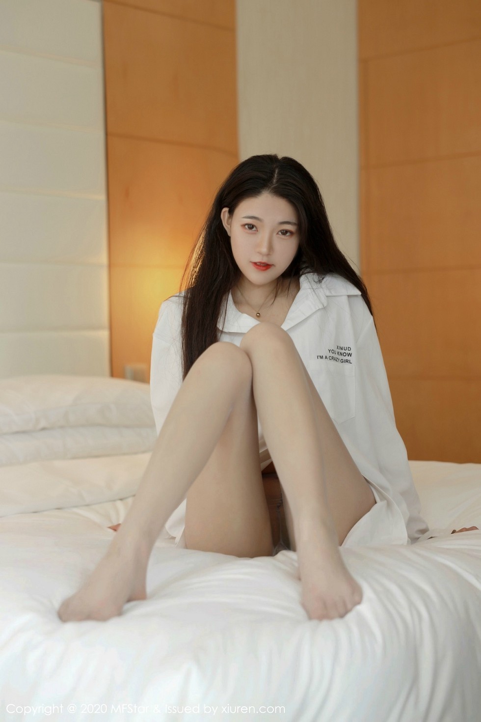 [MFStar模范学院]Vol.321_嫩模Laura张小妮私房白衬衣配无内肉丝裤袜秀翘臀诱惑写真58P