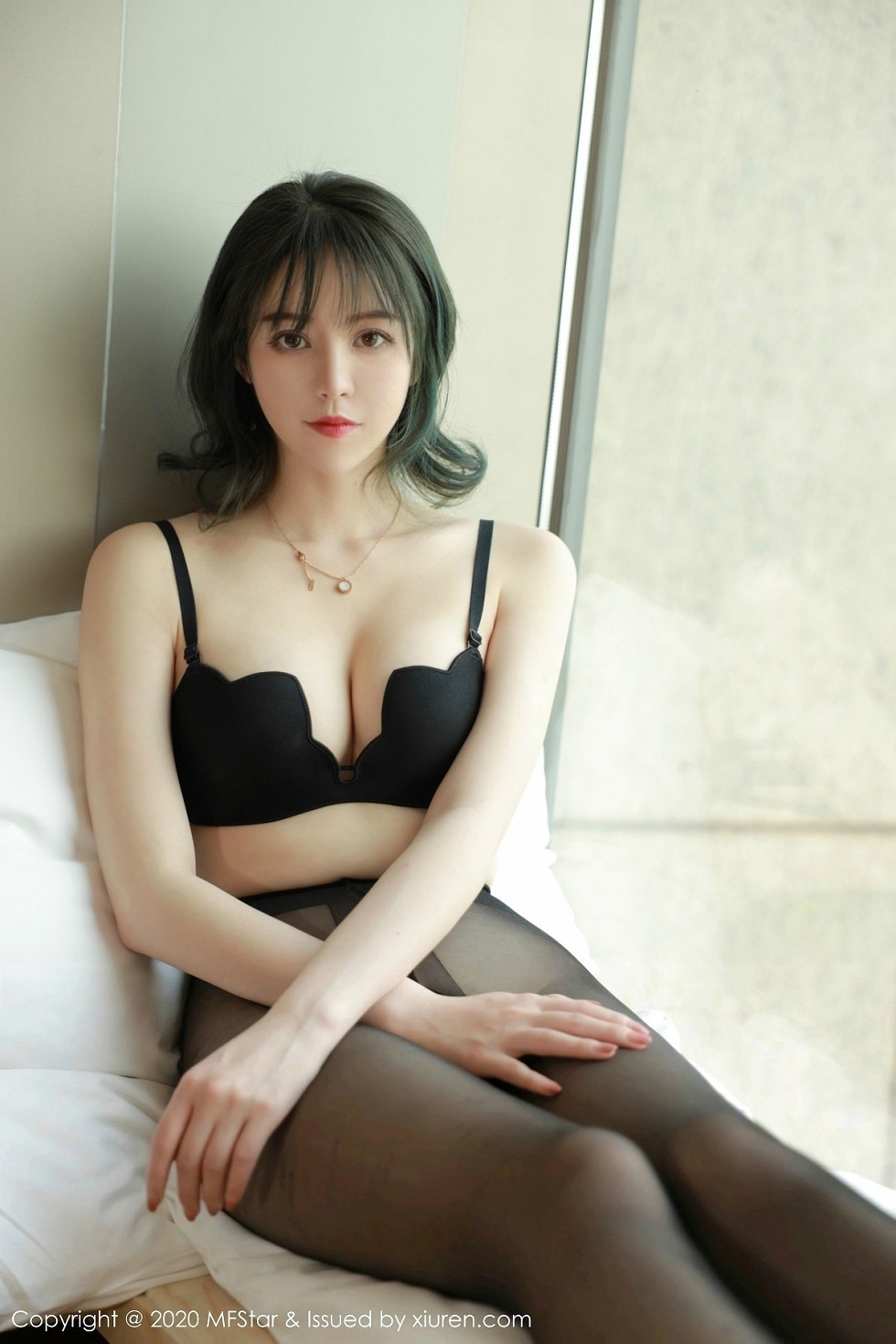 [MFStar模范学院]Vol.323_嫩模yoo优优黑色内衣主题无内开档黑丝裤袜喷血诱惑写真44P