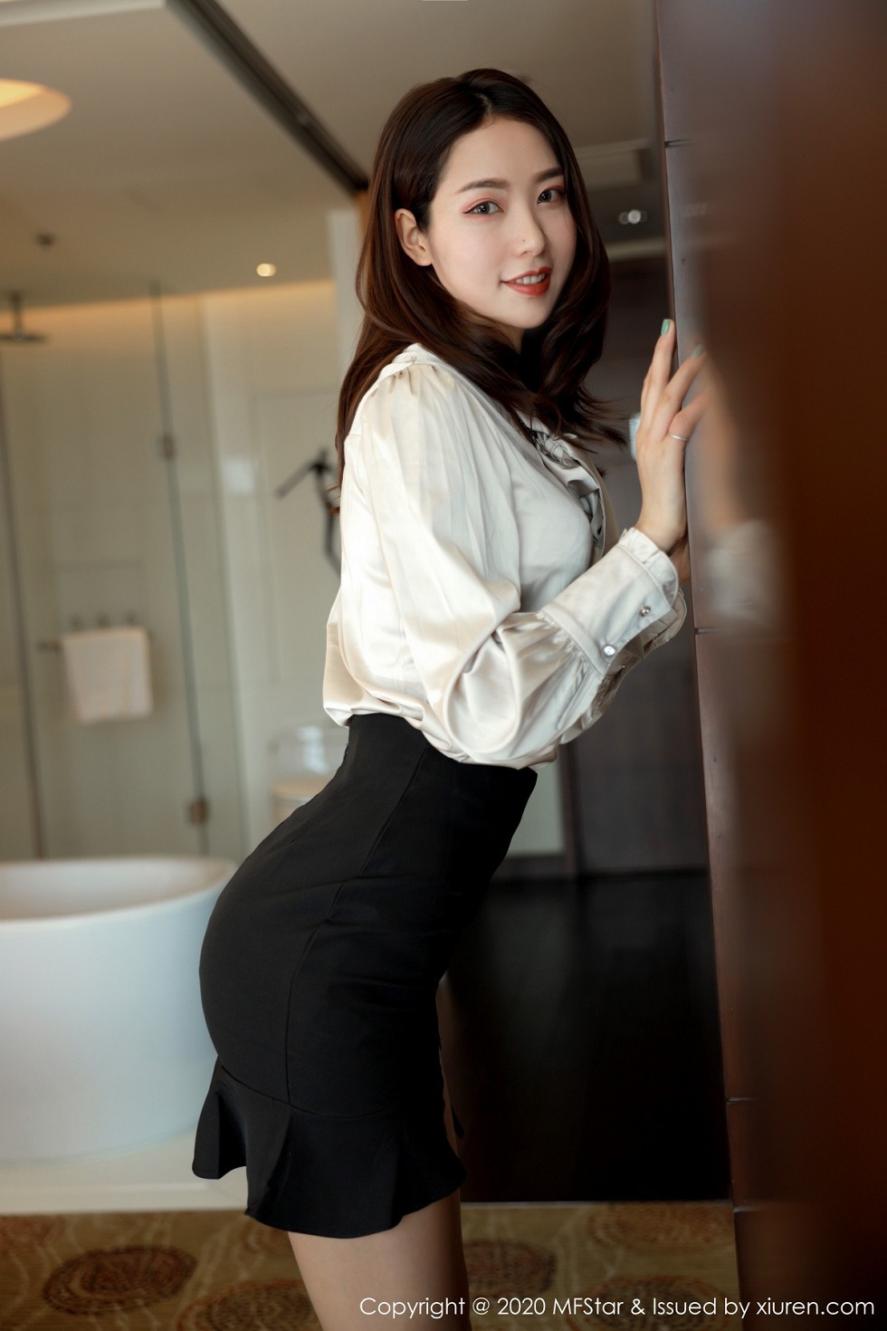 [MFStar模范学院]Vol.328_嫩模方子萱典雅服饰半脱露性感内衣秀完美身材诱惑写真57P