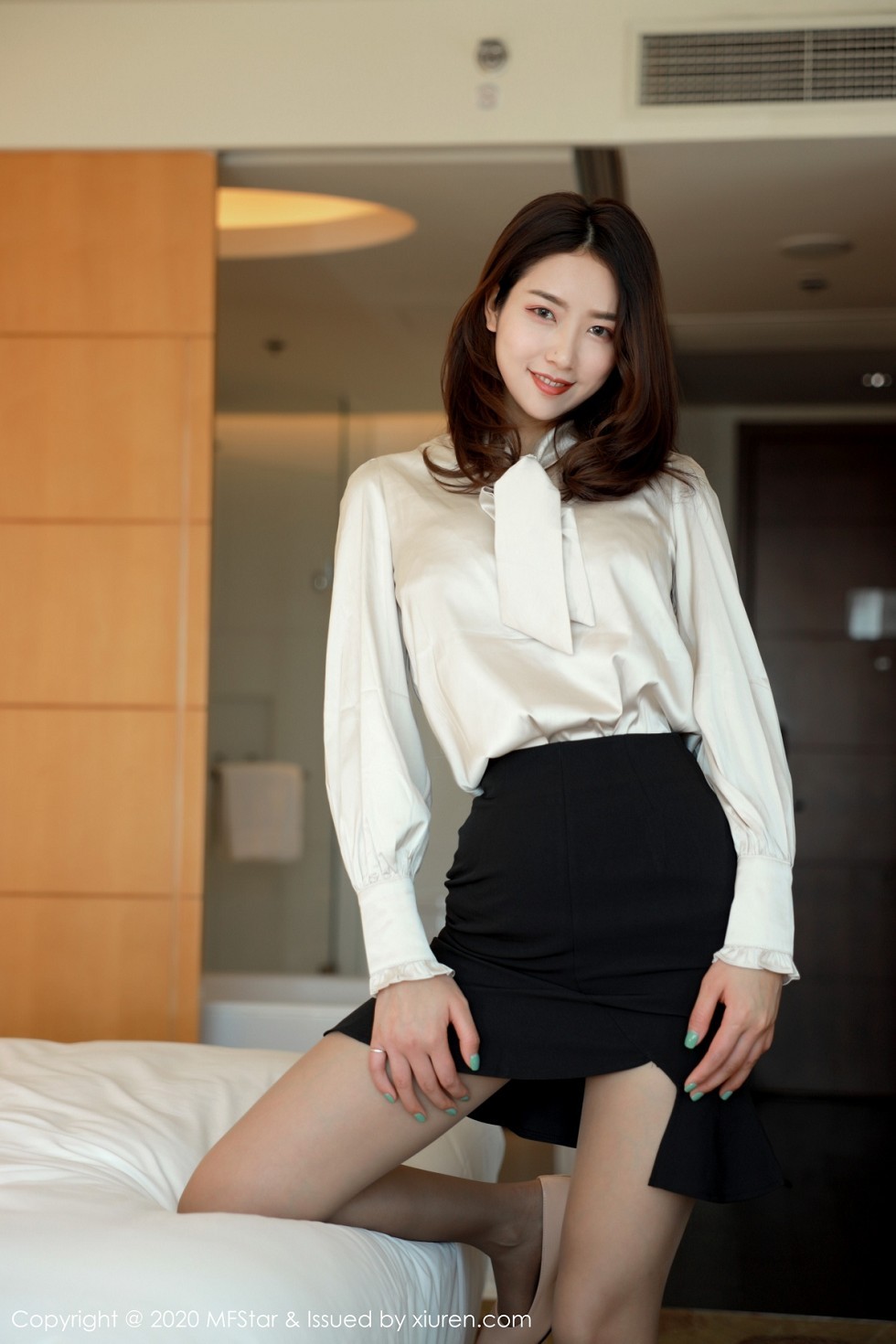 [MFStar模范学院]Vol.328_嫩模方子萱典雅服饰半脱露性感内衣秀完美身材诱惑写真57P