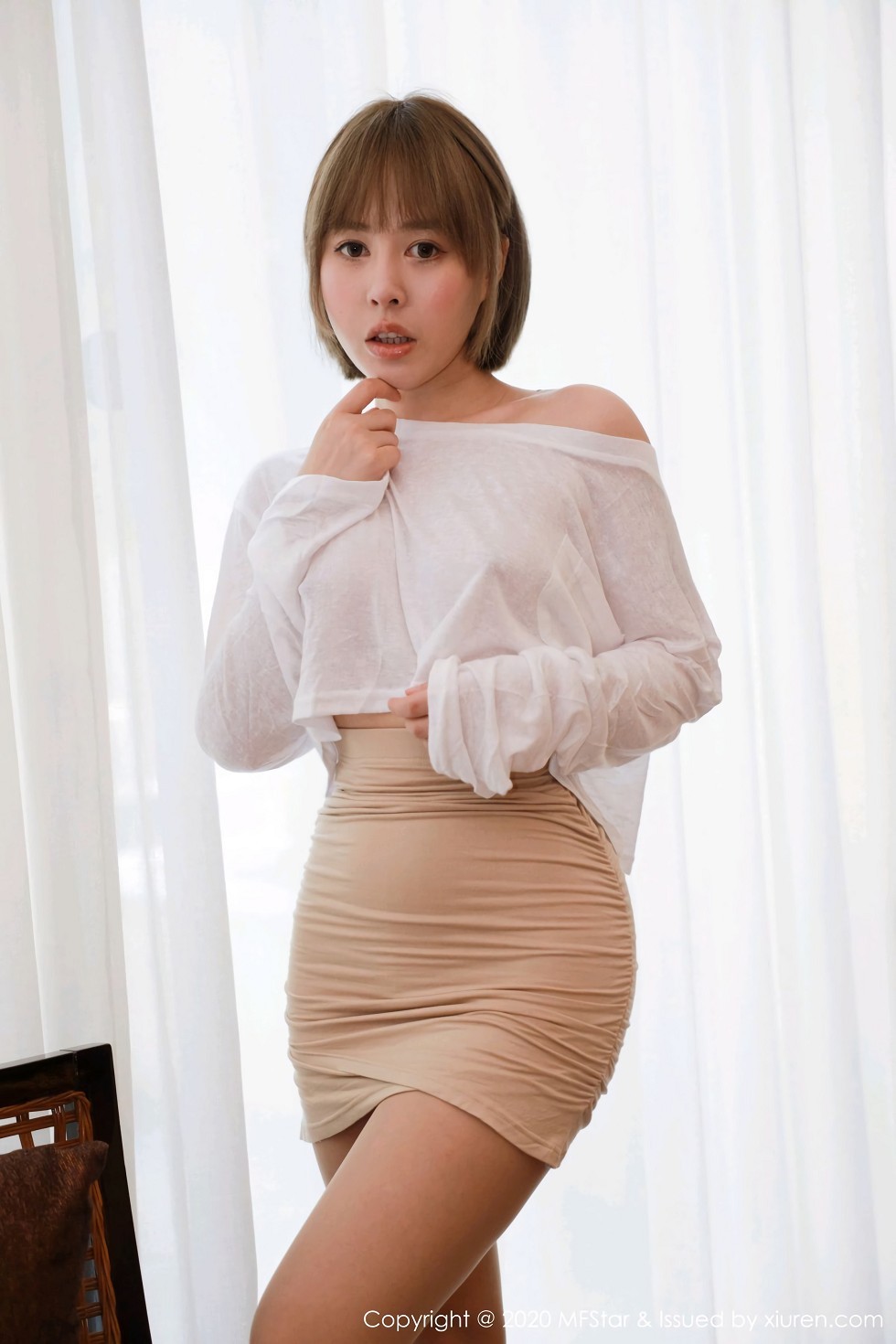 [MFStar模范学院]Vol.329_嫩模夏天Sienna三亚旅拍私房真空白T激凸撩人诱惑写真47P