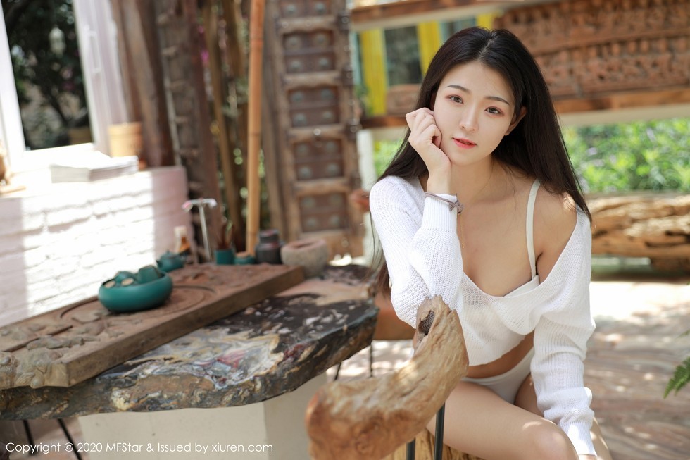 [MFStar模范学院]Vol.334_嫩模Laura苏雨彤大理旅拍花丛中白色缕空服饰诱惑写真55P