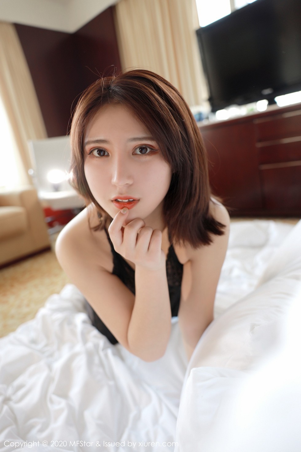 [MFStar模范学院]Vol.336_嫩模久久Aimee私房无内黑丝裤袜半脱露翘臀极致诱惑写真46P