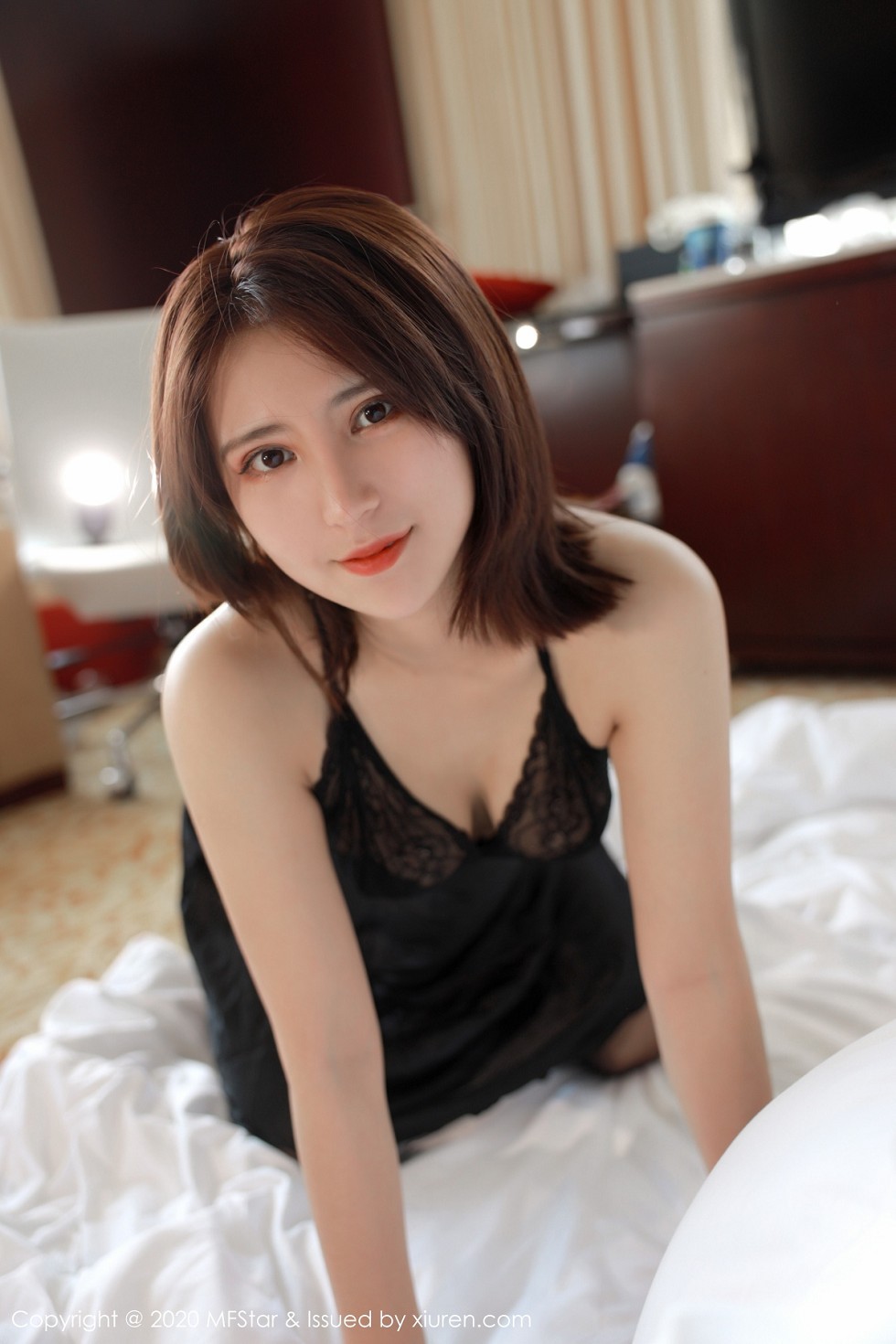 [MFStar模范学院]Vol.336_嫩模久久Aimee私房无内黑丝裤袜半脱露翘臀极致诱惑写真46P