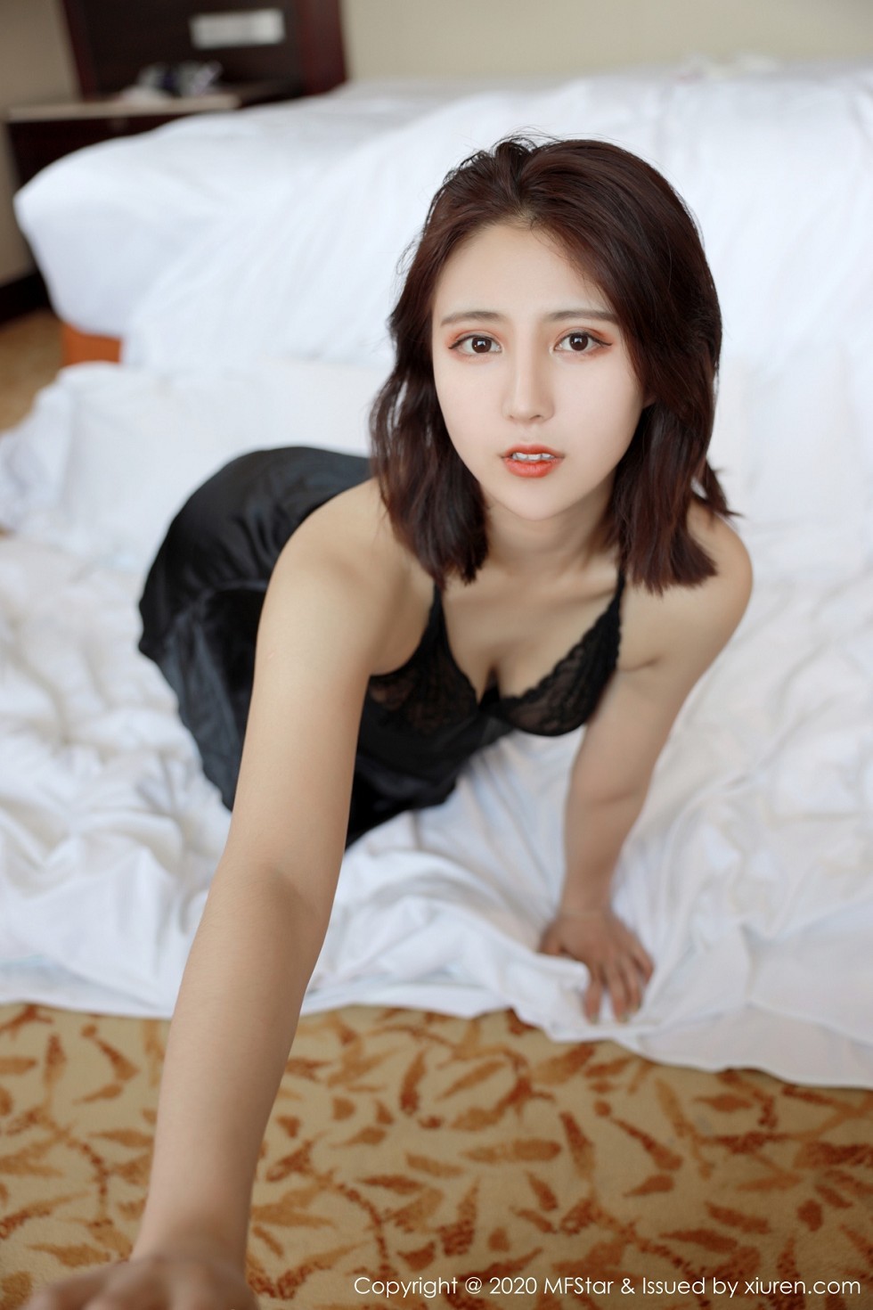 [MFStar模范学院]Vol.336_嫩模久久Aimee私房无内黑丝裤袜半脱露翘臀极致诱惑写真46P