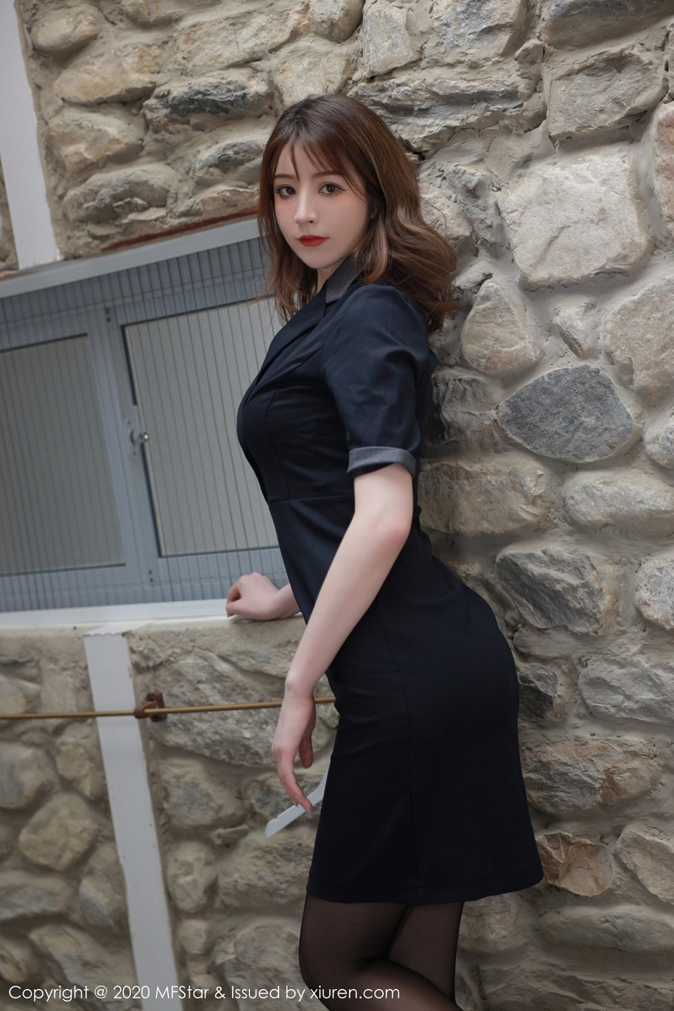 [MFStar模范学院]Vol.337_嫩模yoo优优大理旅拍浴室典雅黑色制服极致妩媚诱惑写真55P