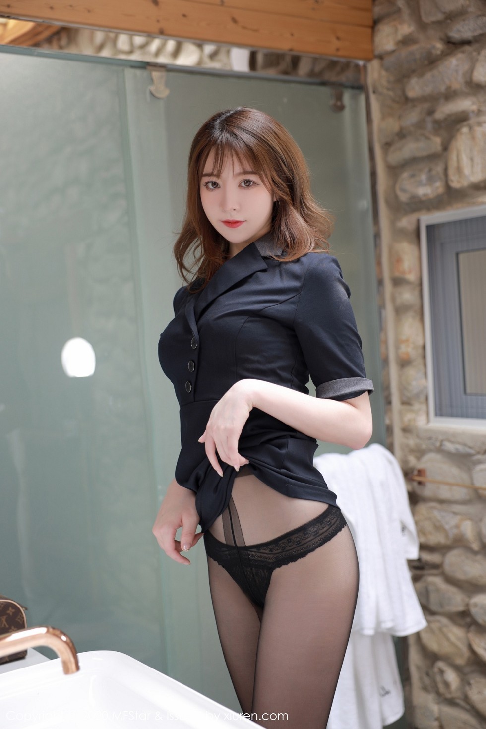 [MFStar模范学院]Vol.337_嫩模yoo优优大理旅拍浴室典雅黑色制服极致妩媚诱惑写真55P