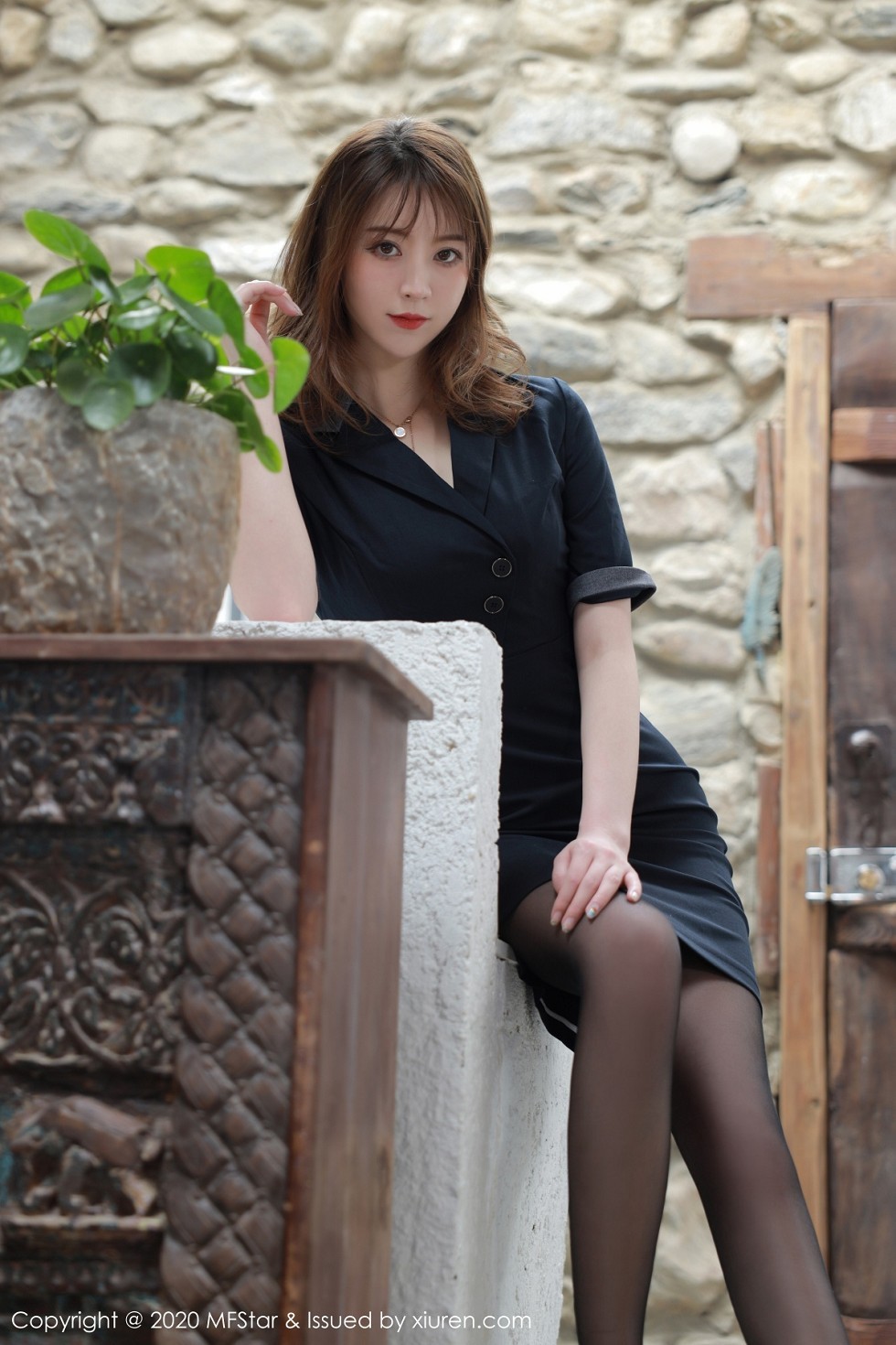 [MFStar模范学院]Vol.337_嫩模yoo优优大理旅拍浴室典雅黑色制服极致妩媚诱惑写真55P