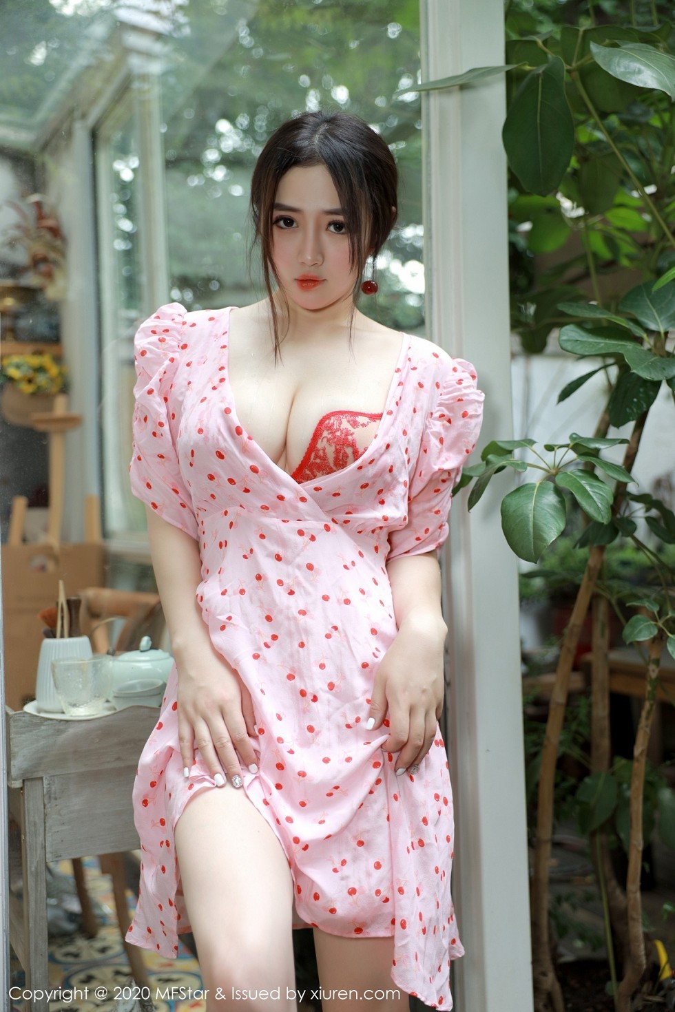 [MFStar模范学院]Vol.338_嫩模蛋糕Cake大理旅拍小碎花裙半脱露性感内衣诱惑写真45P