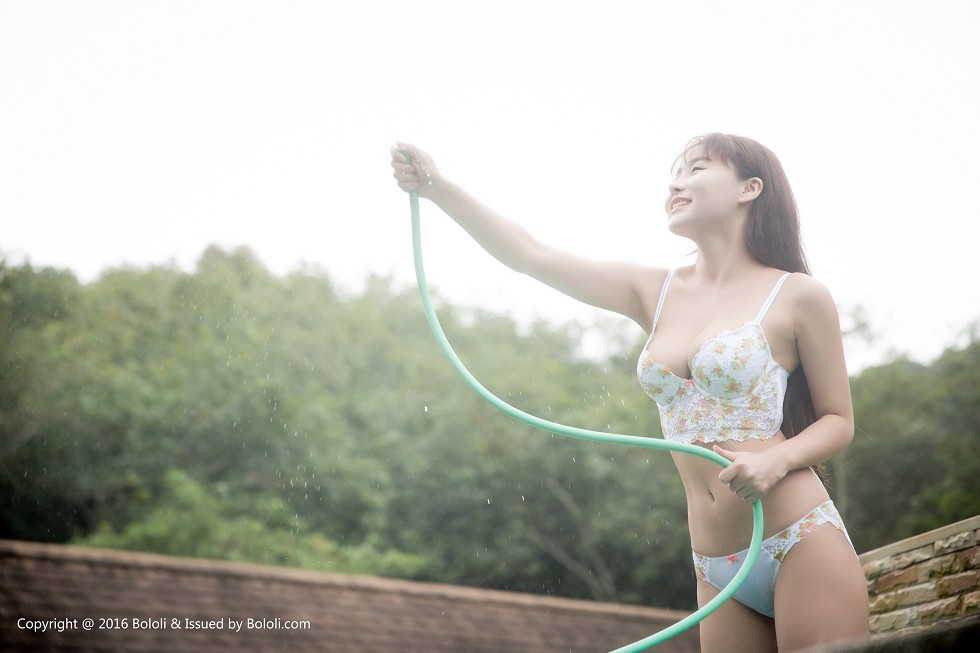 [BoLoli波萝社新刊]Vol.100_波萝社新刊上架100期嫩模柳侑绮合集精选写真88P
