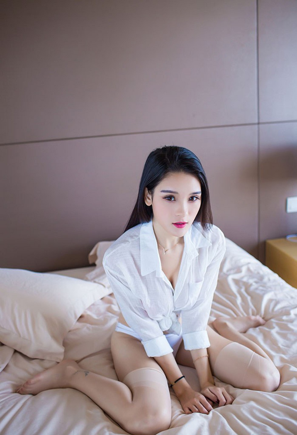 [LeYuan星乐园]Vol.010_靓丽嫩模鬼妹係诗茗居家私房内衣肉丝美腿性感美臀写真50P