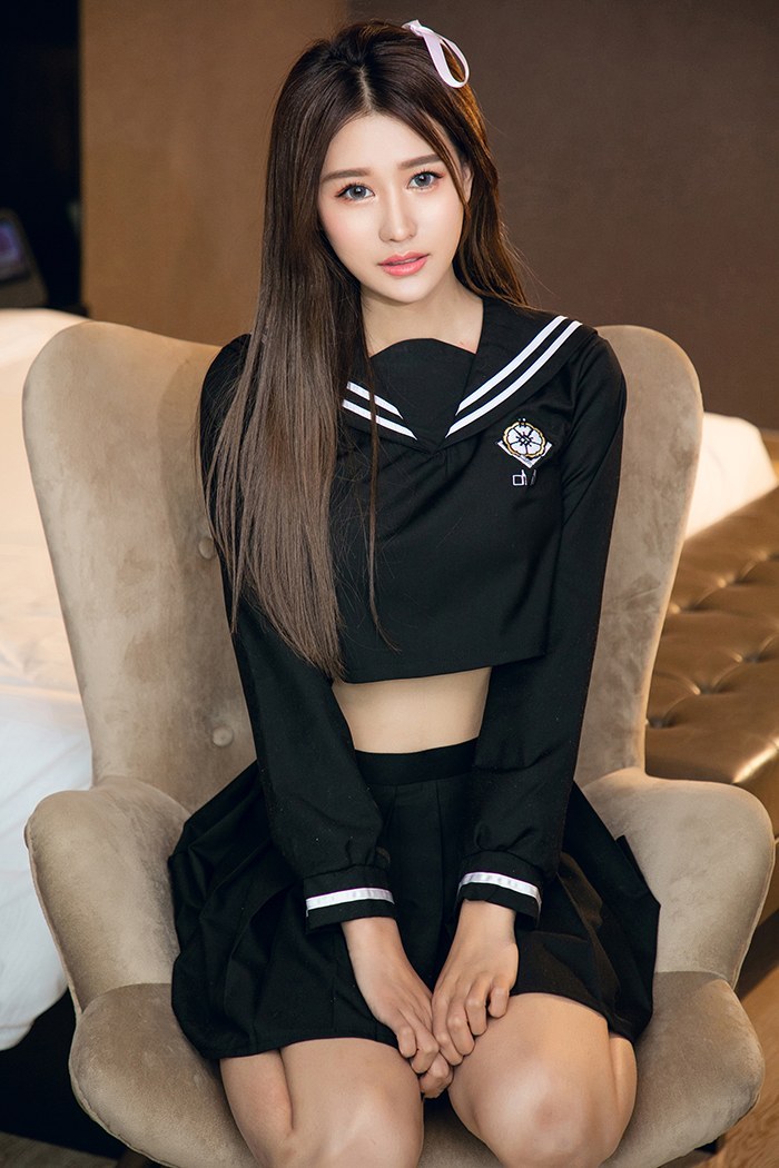可爱学妹欣怡学生装浑圆美乳好想触摸(图1)