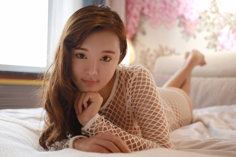 呆萌少女佳佳撩衣瞬间巨乳暴露无遗(图41)