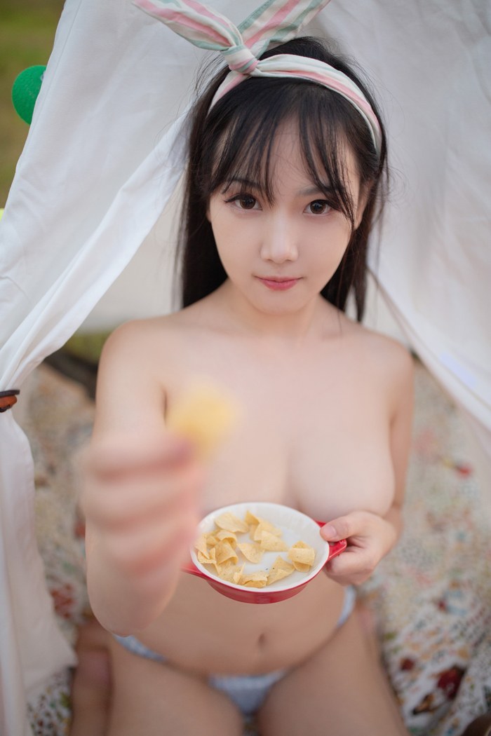 童颜巨乳徐微微野餐邀你品尝诱人胴体(图41)