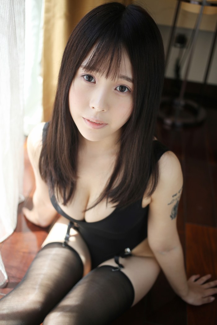 冷淡人妻艾莉前凸后翘黑丝包裹美腿(图30)