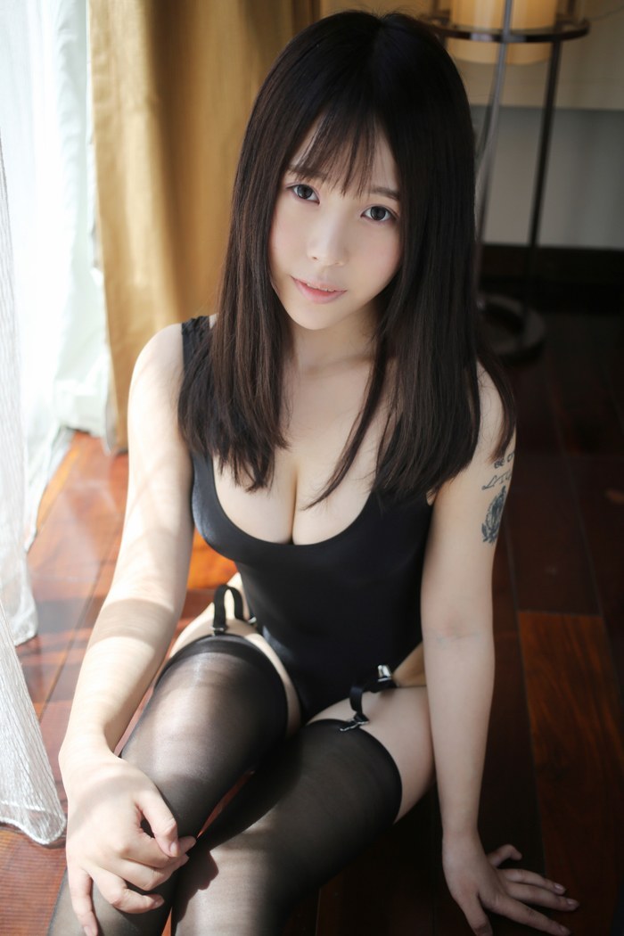 冷淡人妻艾莉前凸后翘黑丝包裹美腿(图32)