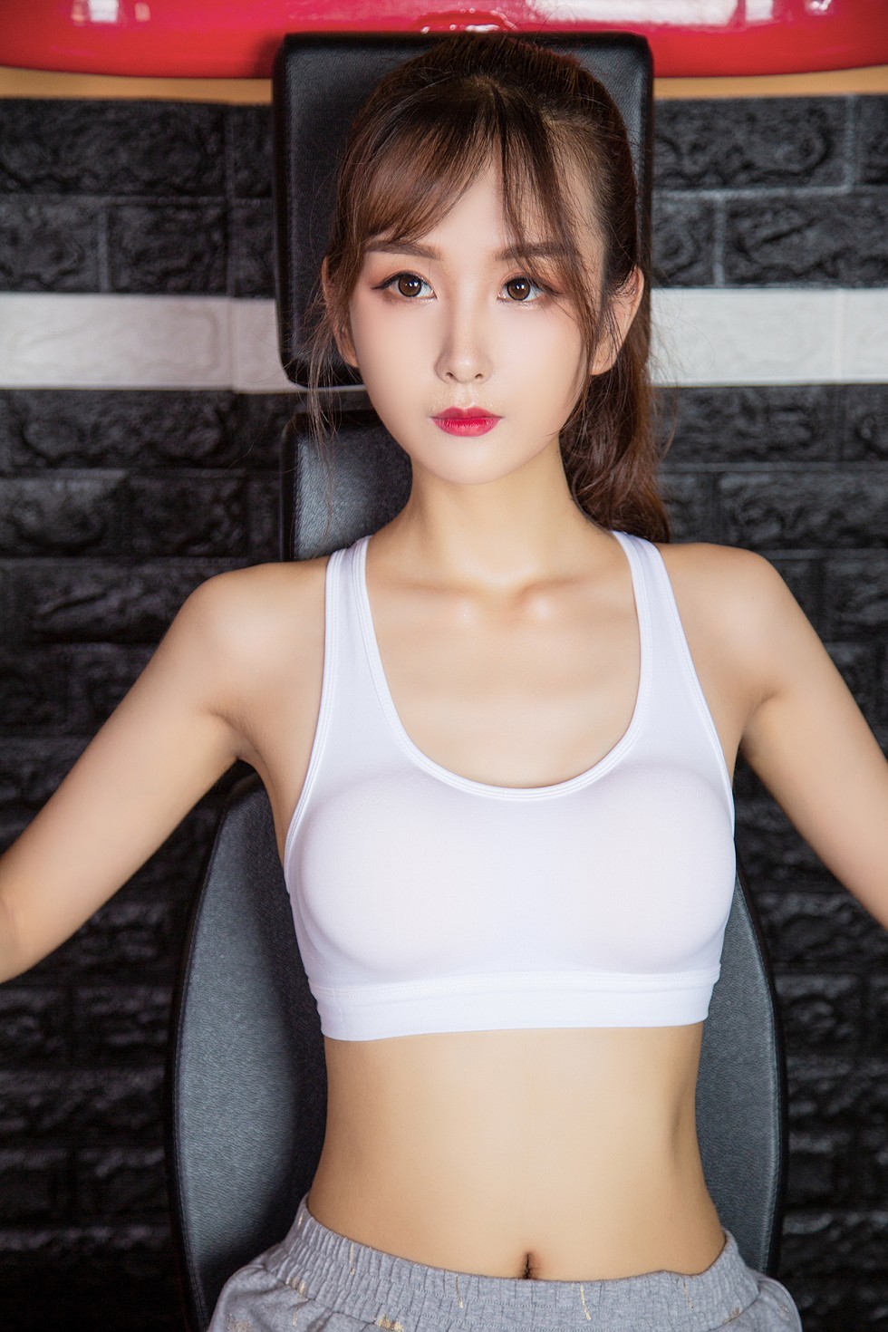 健身房里的果腿少女性感运动服秀完美身材撩人诱惑写真38P