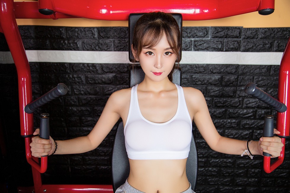 健身房里的果腿少女性感运动服秀完美身材撩人诱惑写真38P