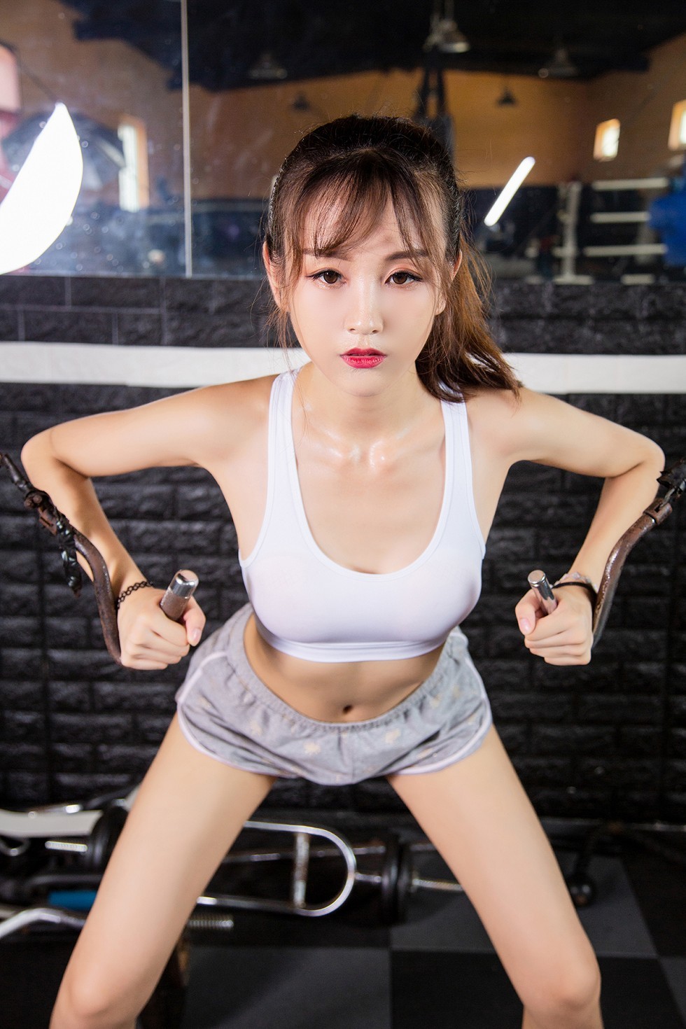 健身房里的果腿少女性感运动服秀完美身材撩人诱惑写真38P