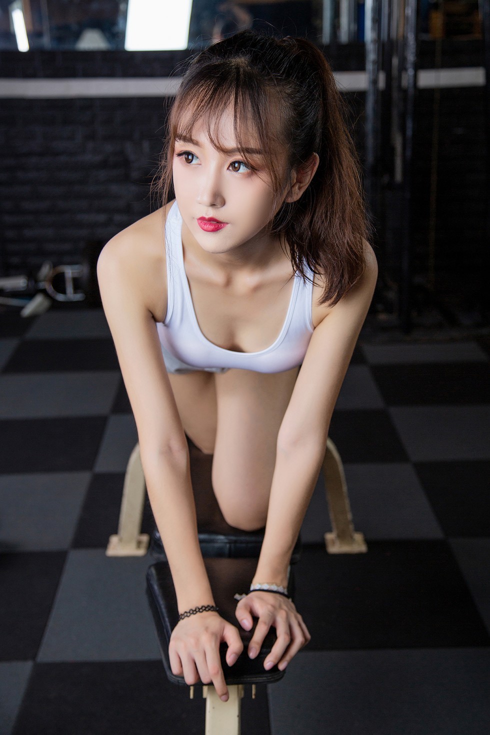 健身房里的果腿少女性感运动服秀完美身材撩人诱惑写真38P