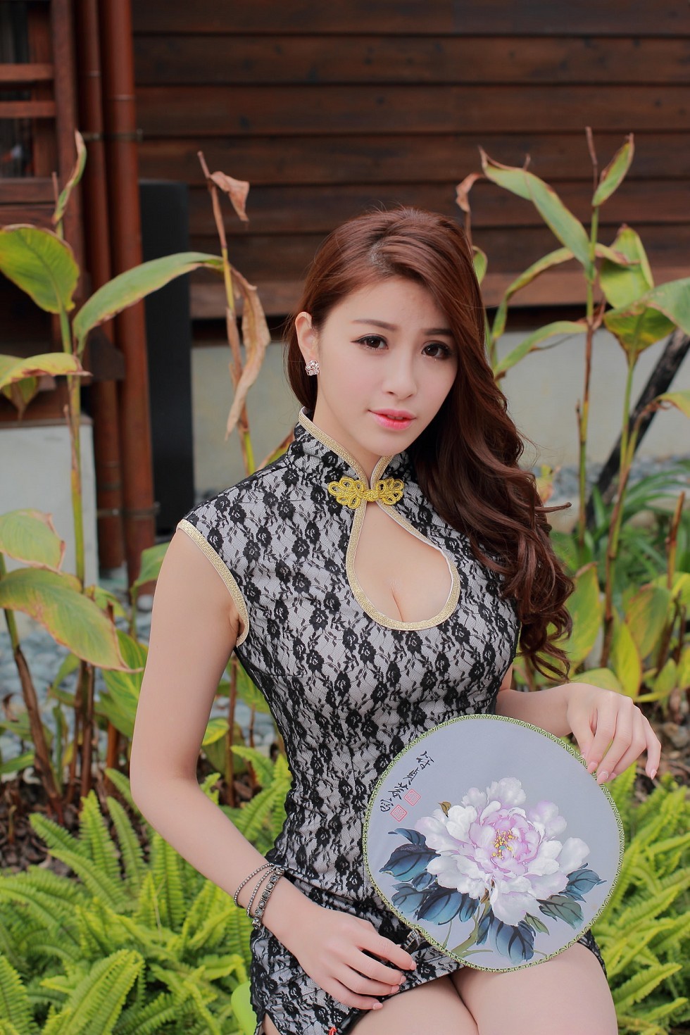 台湾正妹邬育錡户外旗袍系列秀完美身材性感迷人写真65P