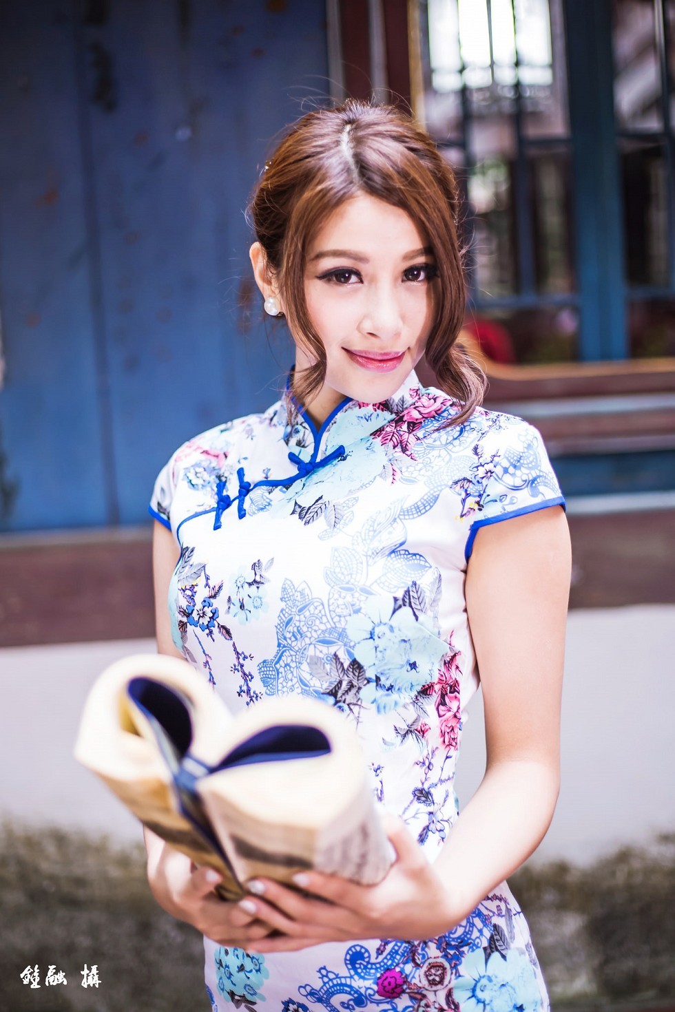 台湾正妹邬育錡户外旗袍系列秀完美身材性感迷人写真65P
