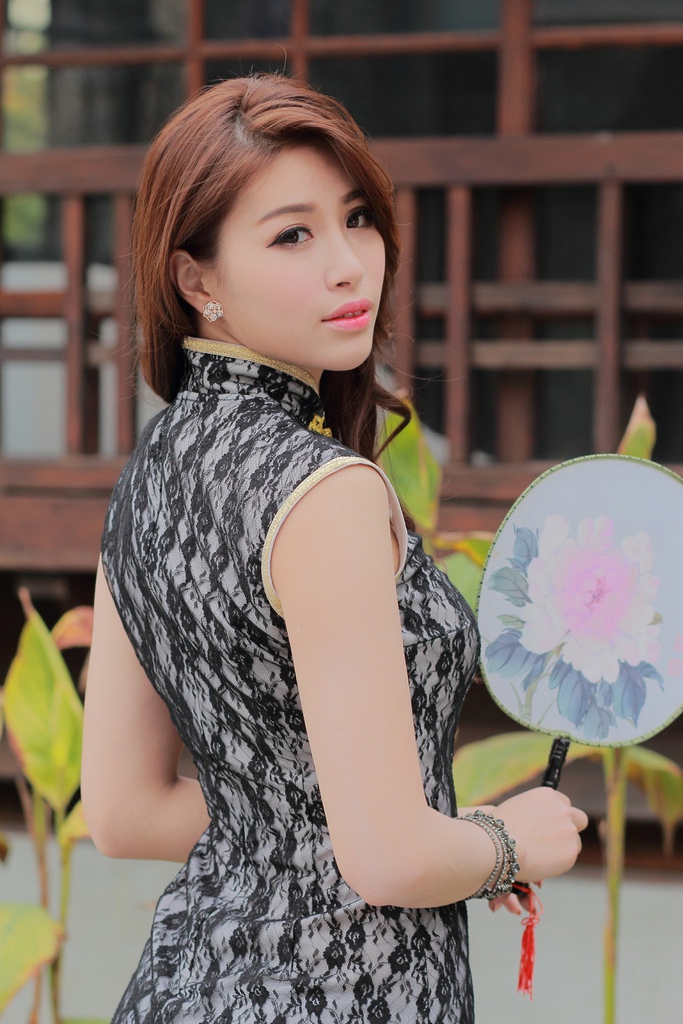 台湾正妹邬育錡户外旗袍系列秀完美身材性感迷人写真65P