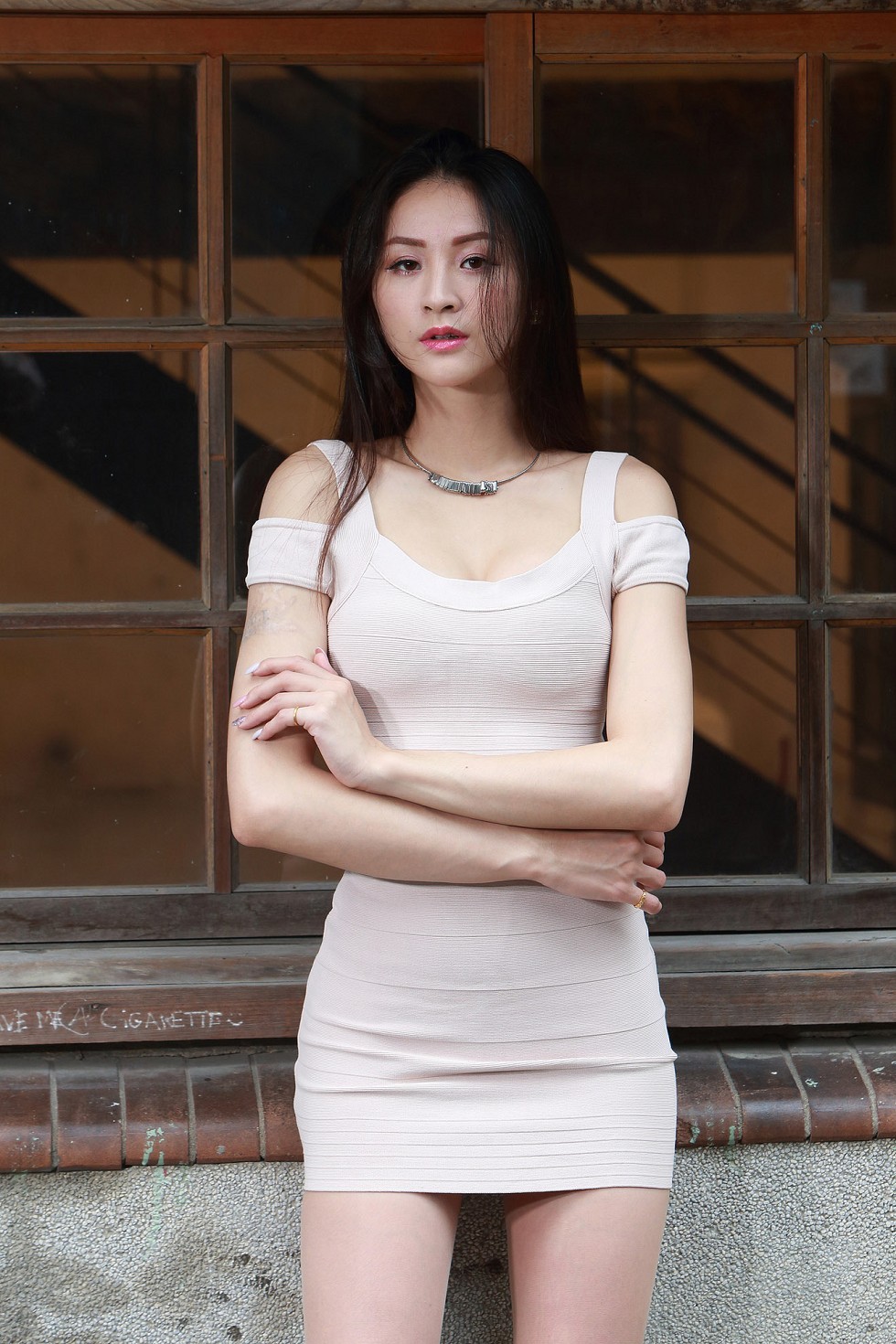 成熟女人罗平户外粉色连身裙秀完美身材甜美迷人写真169P