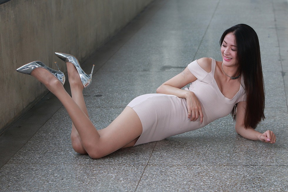 成熟女人罗平户外粉色连身裙秀完美身材甜美迷人写真169P