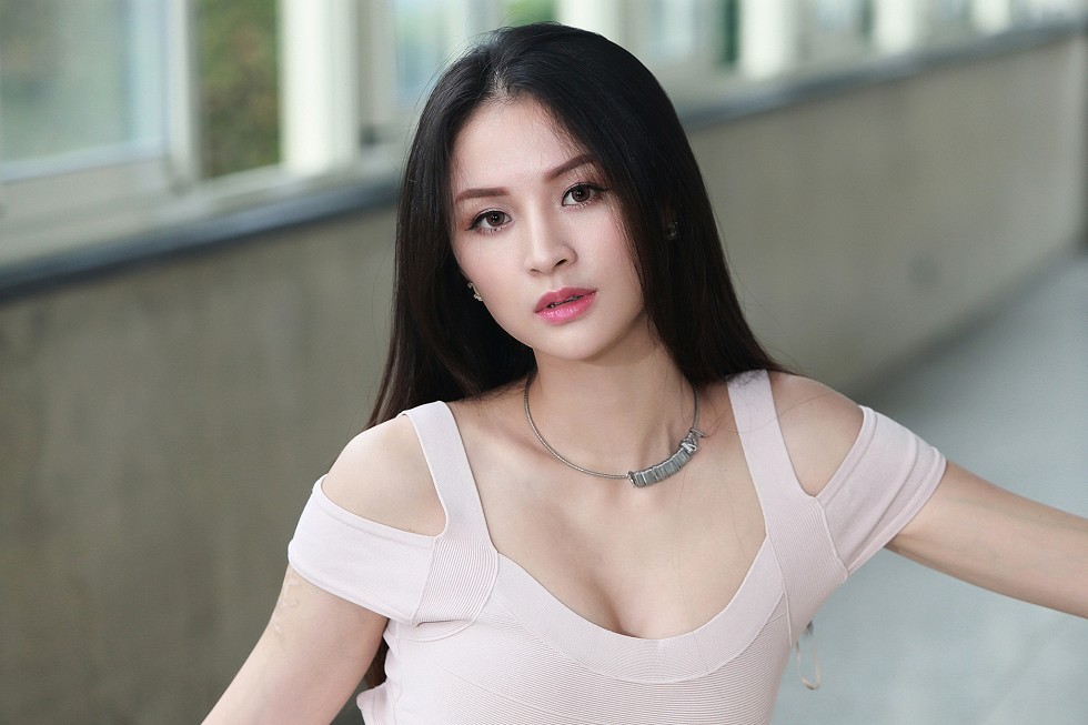 成熟女人罗平户外粉色连身裙秀完美身材甜美迷人写真169P