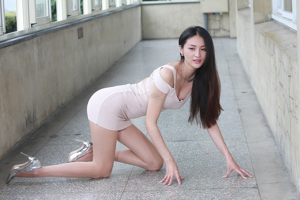 成熟女人罗平户外粉色连身裙秀完美身材甜美迷人写真169P