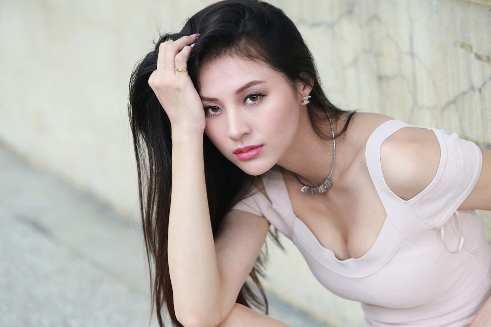 成熟女人罗平户外粉色连身裙秀完美身材甜美迷人写真169P