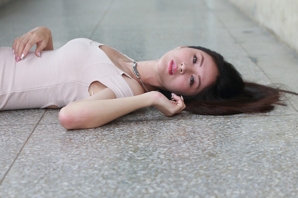 成熟女人罗平户外粉色连身裙秀完美身材甜美迷人写真169P
