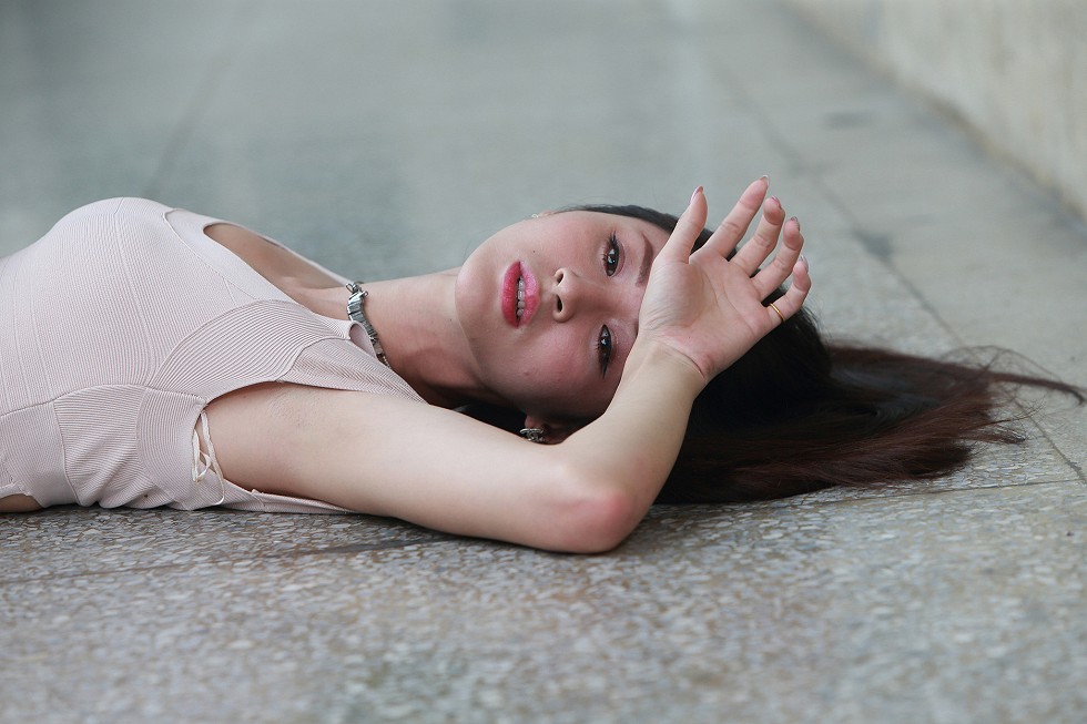成熟女人罗平户外粉色连身裙秀完美身材甜美迷人写真169P