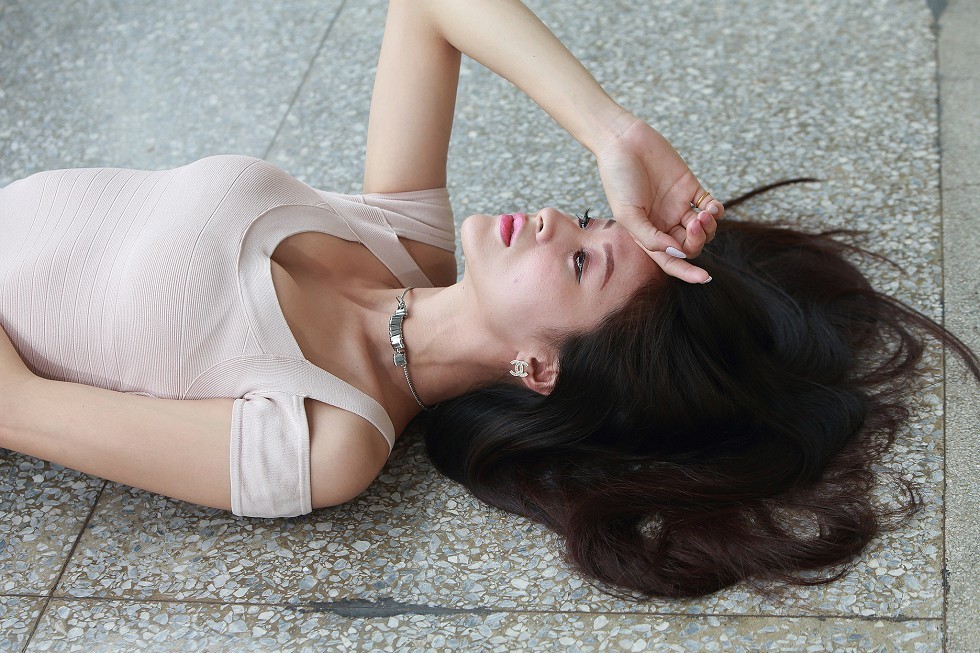 成熟女人罗平户外粉色连身裙秀完美身材甜美迷人写真169P