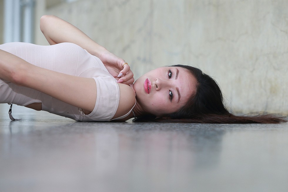 成熟女人罗平户外粉色连身裙秀完美身材甜美迷人写真169P