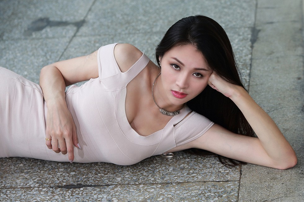 成熟女人罗平户外粉色连身裙秀完美身材甜美迷人写真169P