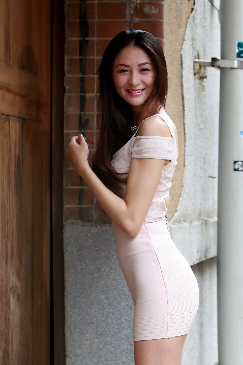 成熟女人罗平户外粉色连身裙秀完美身材甜美迷人写真169P