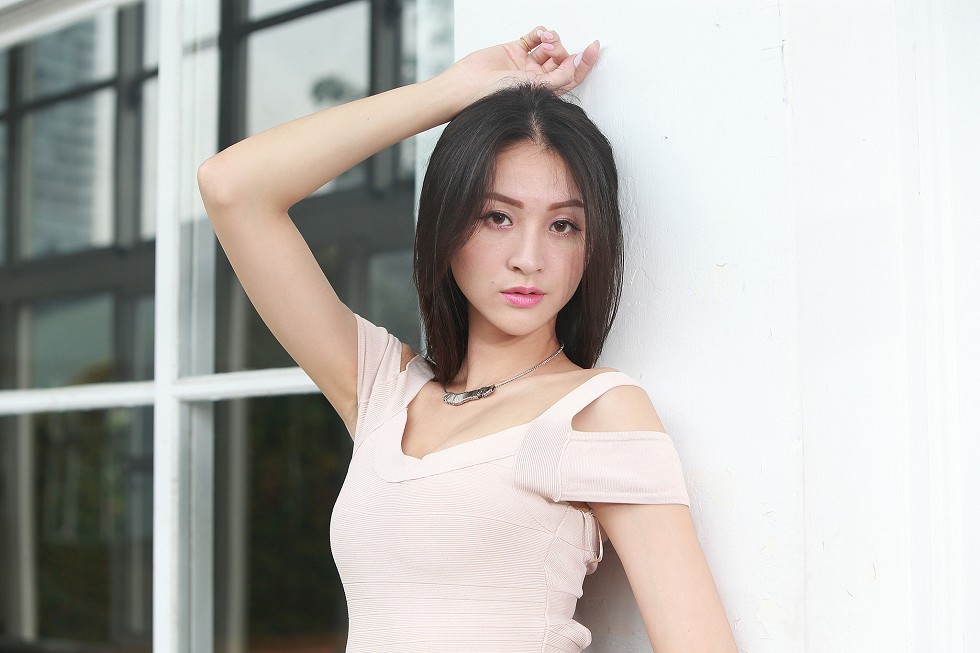 成熟女人罗平户外粉色连身裙秀完美身材甜美迷人写真169P