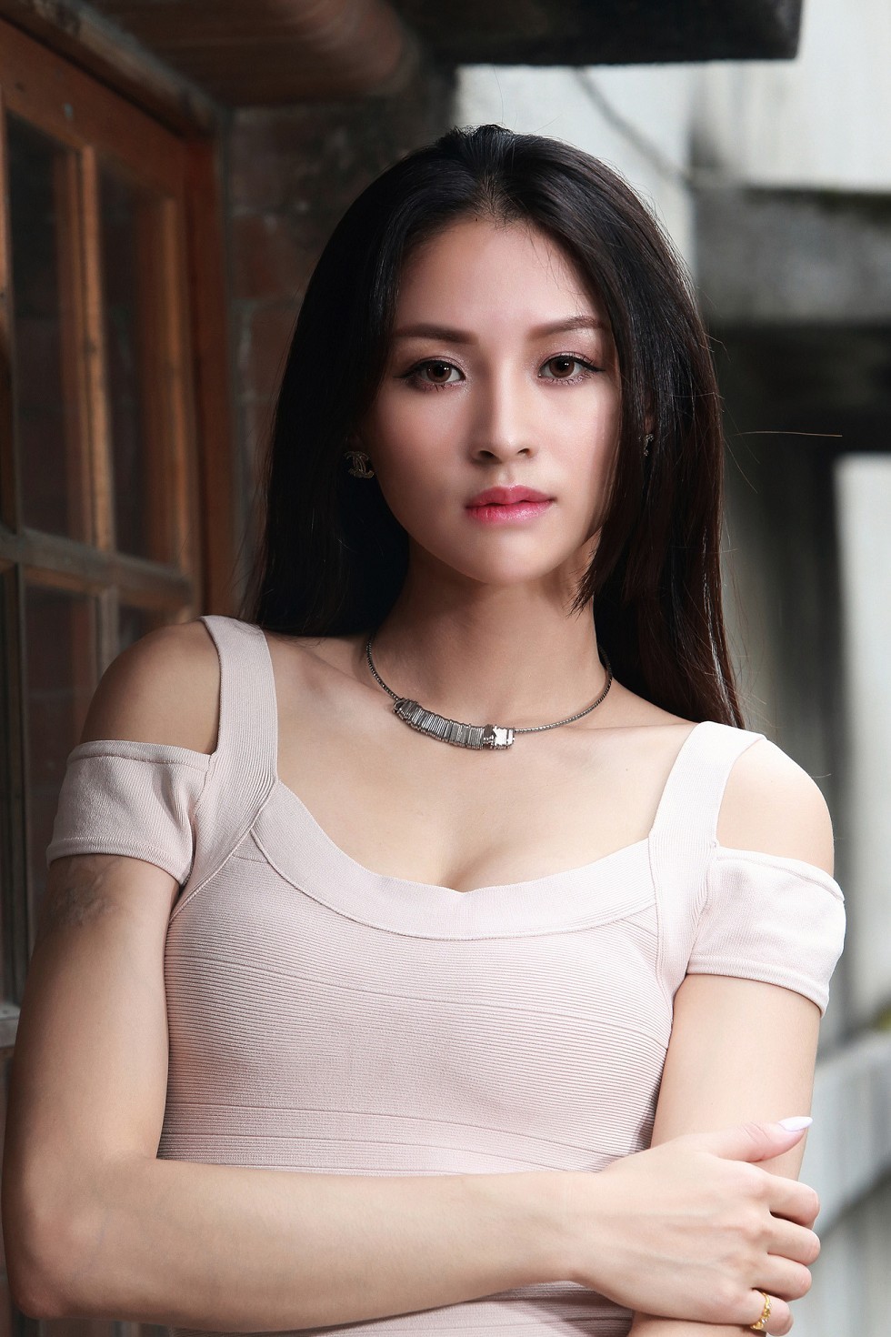 成熟女人罗平户外粉色连身裙秀完美身材甜美迷人写真169P