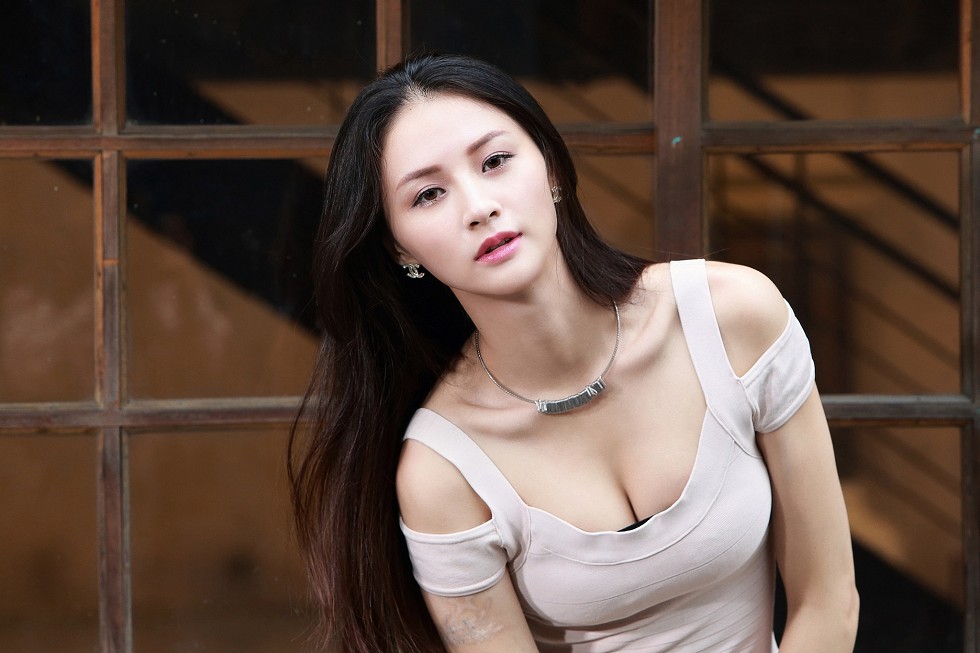 成熟女人罗平户外粉色连身裙秀完美身材甜美迷人写真169P