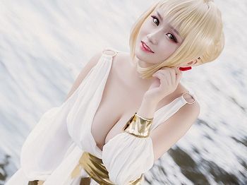 蜜汁校花户外海边白色低胸裙飘逸秀豪乳难以抵挡骚扰写真39P