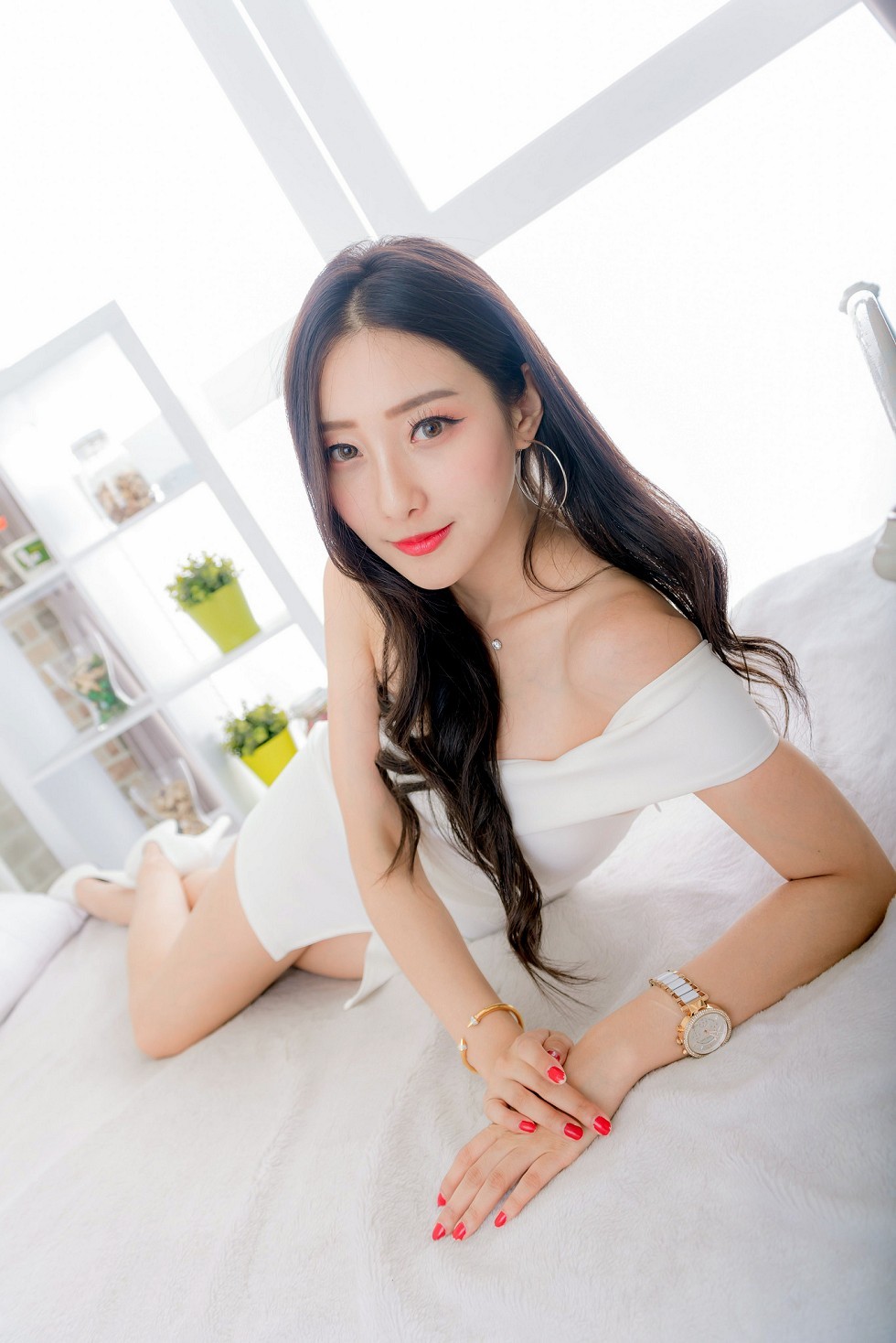 邻家女孩吴小葵私房白色连身裙+空姐制服性感短裙写真90P