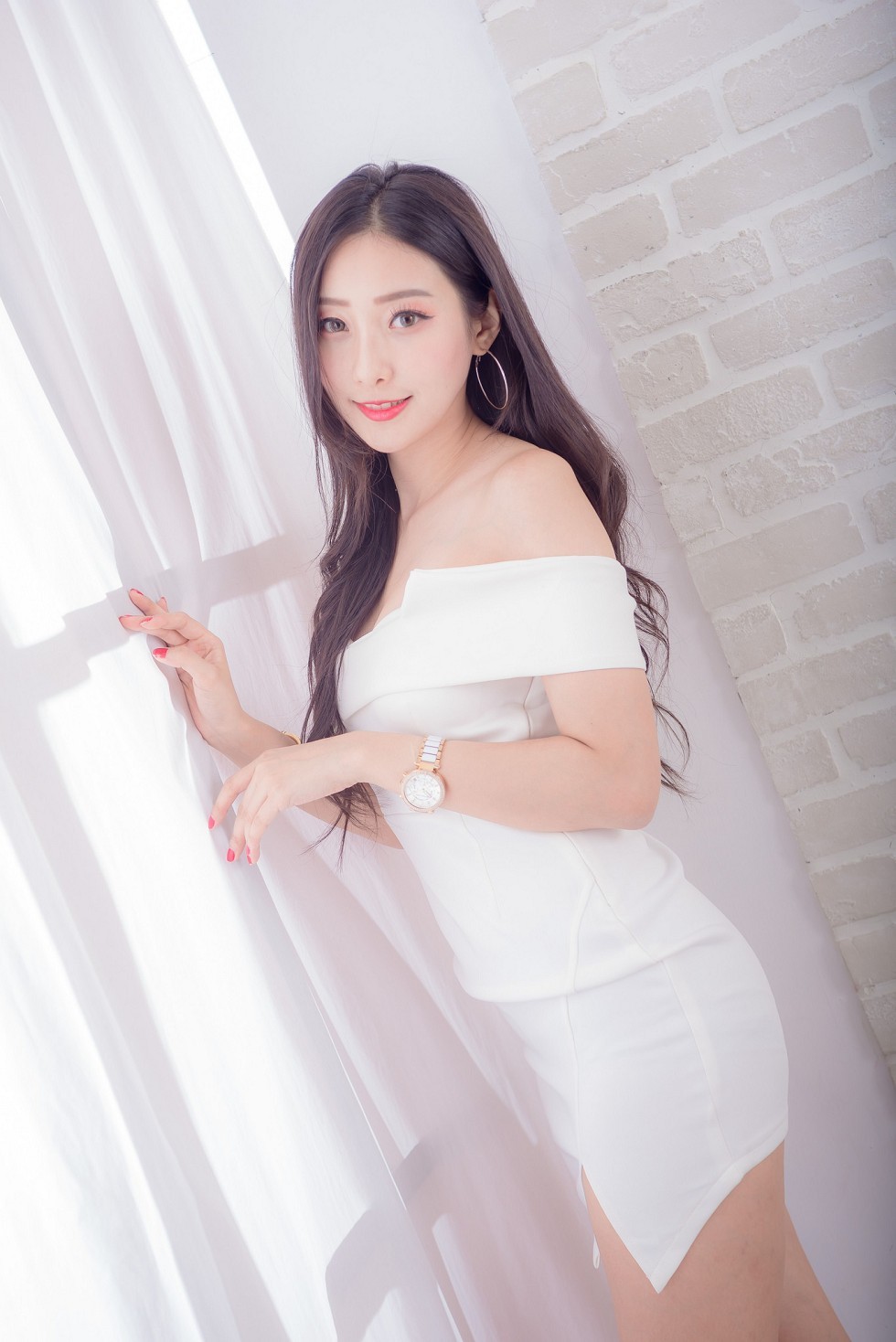 邻家女孩吴小葵私房白色连身裙+空姐制服性感短裙写真90P