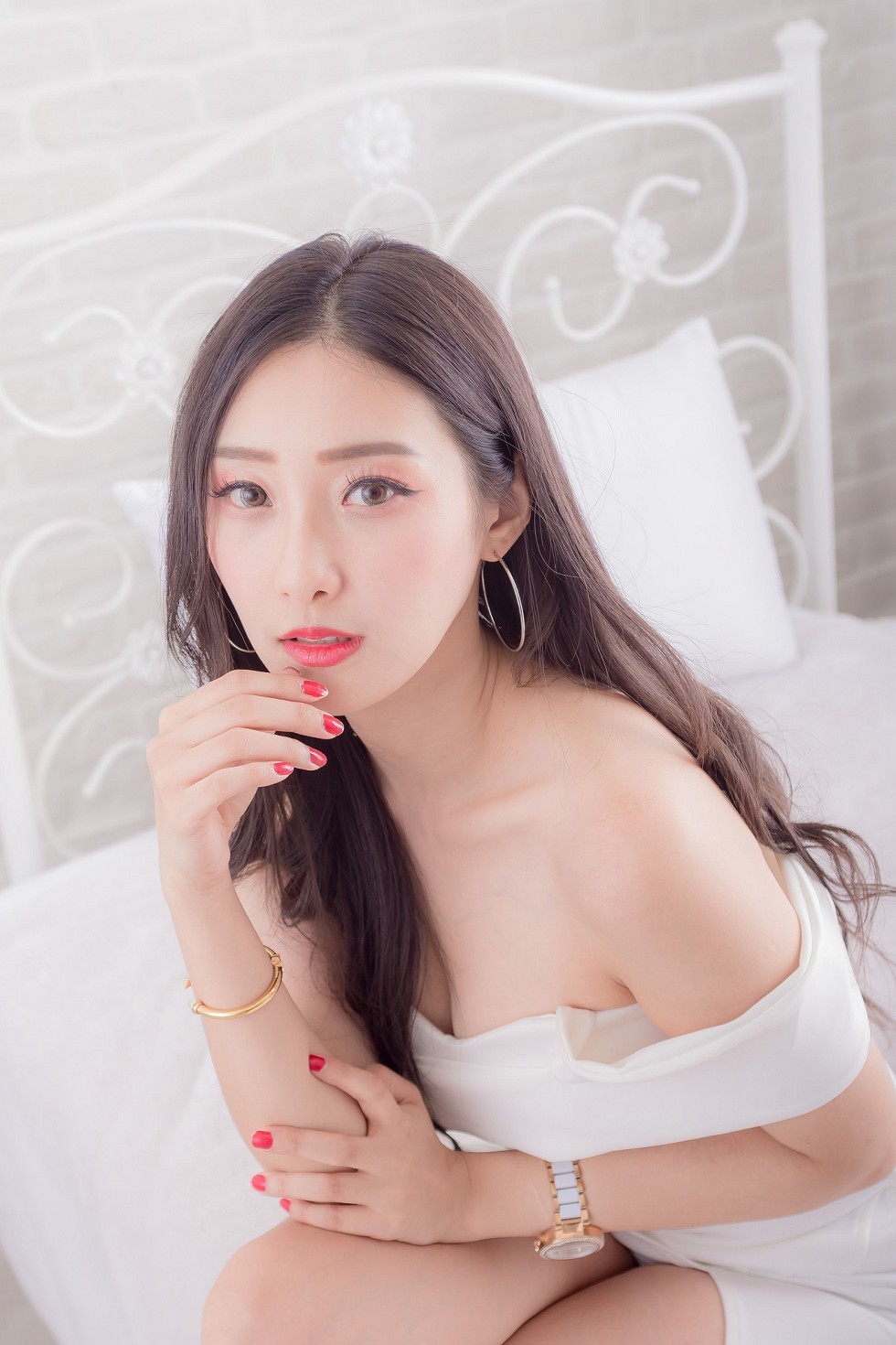 邻家女孩吴小葵私房白色连身裙+空姐制服性感短裙写真90P