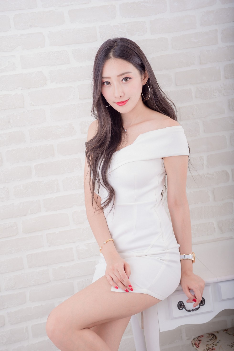 邻家女孩吴小葵私房白色连身裙+空姐制服性感短裙写真90P
